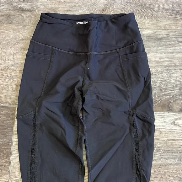 Victoria’s Secret leggings worn once Size XSP - Picture 2 of 4